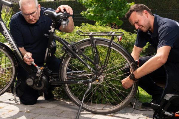 E-Bikes richtig übergeben: Sichere Lieferung, Montage und Akku-Check
